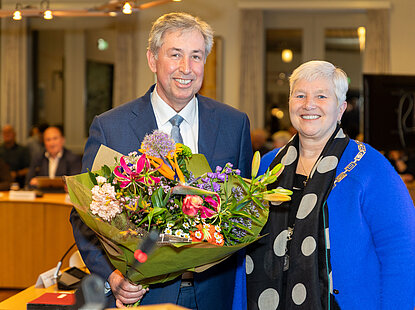 Burgemeester Blok met nieuwe wethouder van der Broek