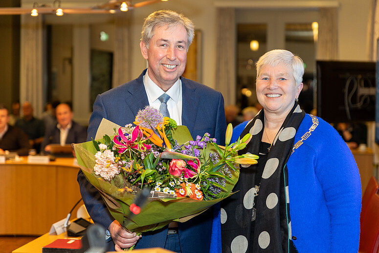 Burgemeester Blok met nieuwe wethouder van der Broek